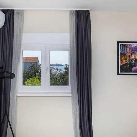 Apartman Anabella I *